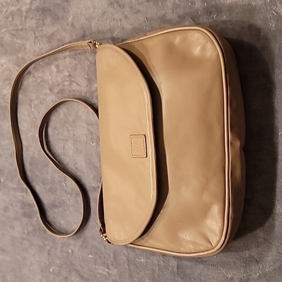 0461. Vintage Anne Klein for Calderon Tan Crossbody Clutch Purse Bag Lion Logo - Picture 1 of 12